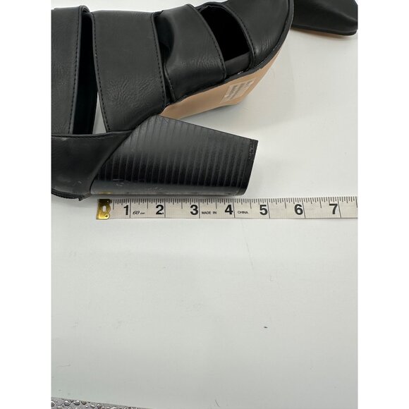 NY&C Black Cutout Bootie Faux leather Women 8 Black Point Toe Ankle - Picture 11 of 11